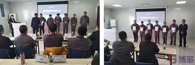 博革咨詢金學(xué)俊老師為學(xué)員頒發(fā)結(jié)業(yè)證書(shū)