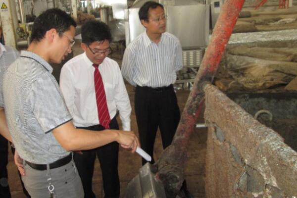 設(shè)備點(diǎn)檢現(xiàn)場(chǎng) 設(shè)備點(diǎn)檢現(xiàn)場(chǎng)