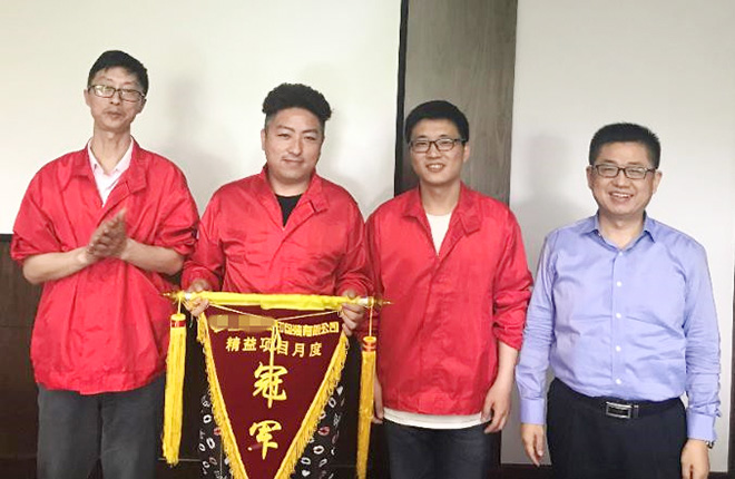 博革咨詢金總為冠軍團(tuán)隊頒獎 博革咨詢金總為冠軍團(tuán)隊頒獎