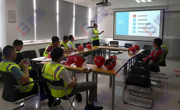 中天科技TPM項(xiàng)目組成員上?？疾飕F(xiàn)場(chǎng)