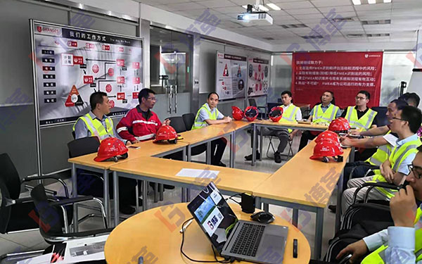 中天科技TPM項(xiàng)目組成員上?？疾飕F(xiàn)場(chǎng)